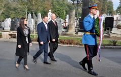 31. oktobar 2012. Predsednik Narodne skupštine položio venac na grob Radomiru Putniku (foto TANJUG)